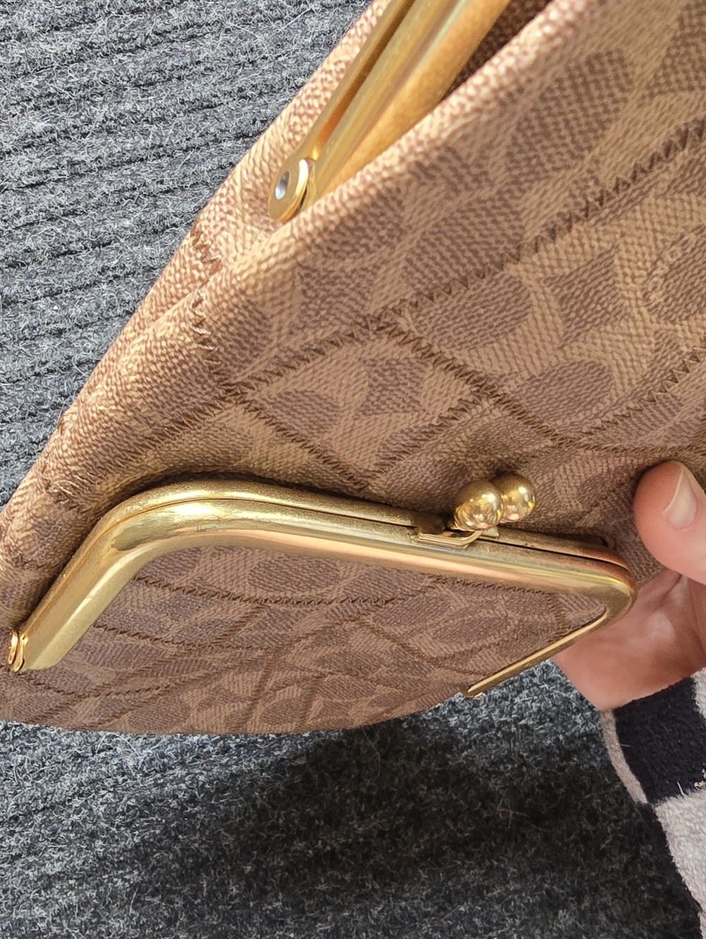 COACH DOUBLE FRAME KISSLOCK CROSSBODY WITH SIGNATURE PATCHWORK 69109 - Picture 12 of 12